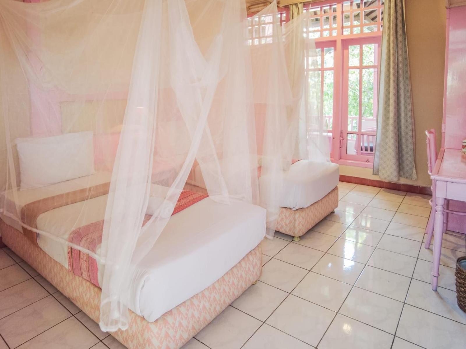Double or Twin Room Private Bathroom